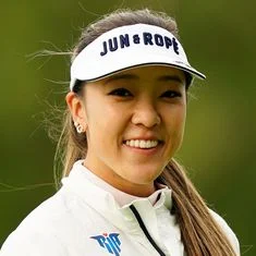 エイミー・コガ