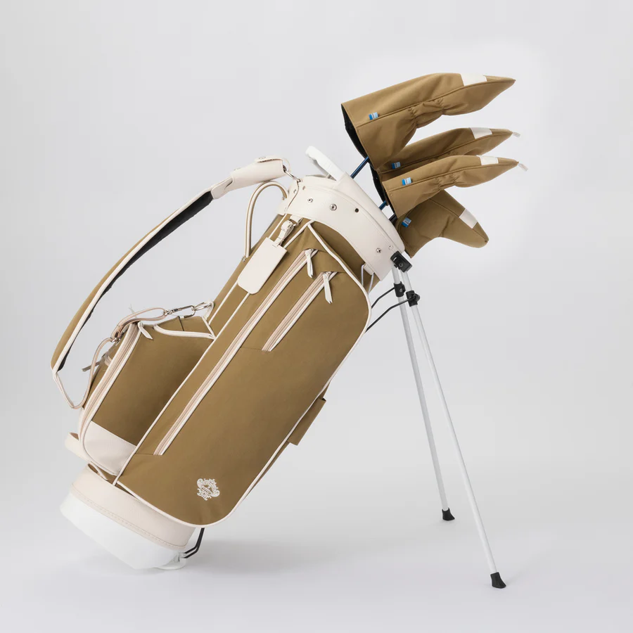 スタンドの安定性が高くどんな地形でもプレーしやすい